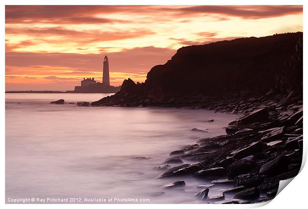 St Marys Lighthouse Print by Ray Pritchard