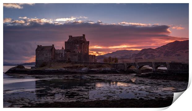 Eilean Donan Castle Print by chris smith
