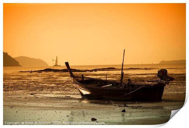  Boat at Low Tide Print by Annette Johnson