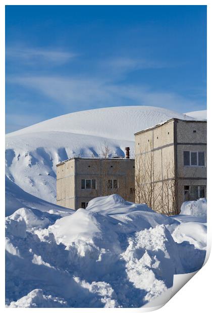Snow-covered houses beyond the Arctic Circle in winter Print by Tartalja 
