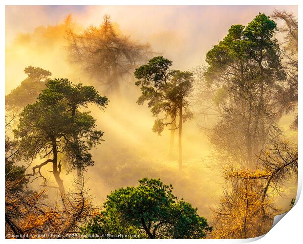 Autumn Mists in the Peak District Print by geoff shoults