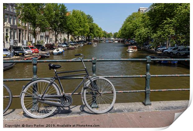 A single bicycle in Amsterdam Print by Gary Parker