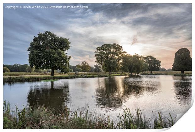 Dramatic mornings in autumn at Bushy Park ponds Print by Kevin White