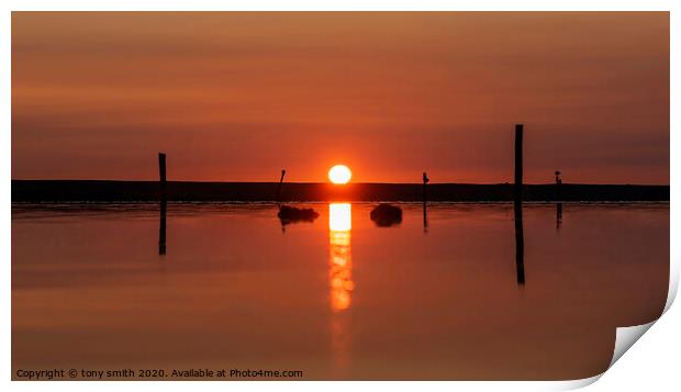 A sunset over Fleet Lagoon Print by tony smith