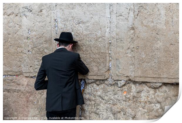 Jew at the wailing wall in jerusalem Print by Chris Willemsen