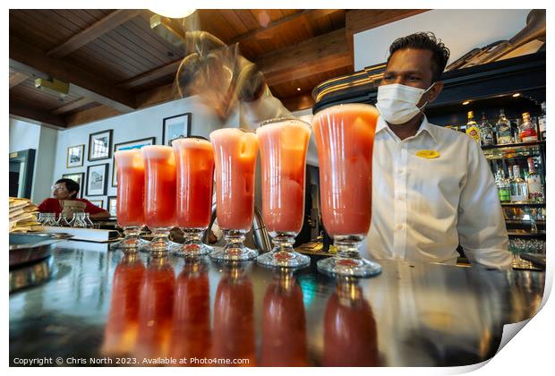 Singapore slings cocktails in the long bar at Raffles Hotel, Sin Print by Chris North