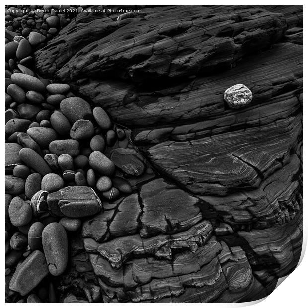 Rocks on the beach at Sandymouth (mono) Print by Derek Daniel