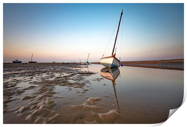 Boats in Meols during sunset Print by Lukasz Lukomski