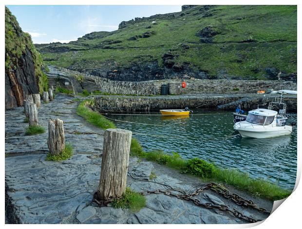 Harbour wall at Boscastle Print by Tony Twyman