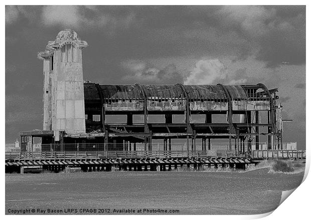 WELLINGTON PIER, GREAT YARMOUTH, NORFOLK Print by Ray Bacon LRPS CPAGB