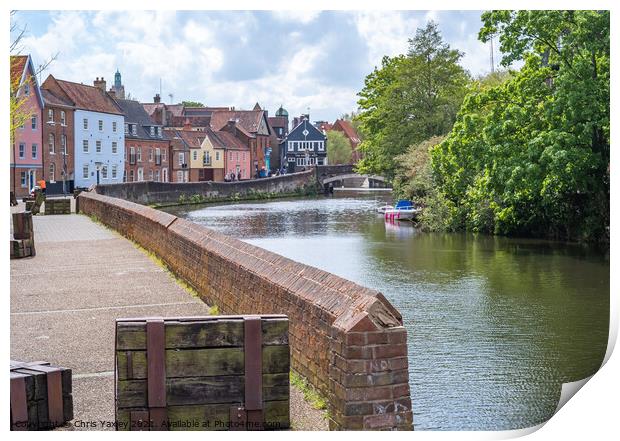 Norwich, Norfolk, UK – May 11 2021. The historic Quayside along the River Wensum in the city of Norwich, Norfolk. The traditional properties along this pedestrianised road have stunning interrupted views across the River Wensum all the way to Fye Bridge Print by Chris Yaxley