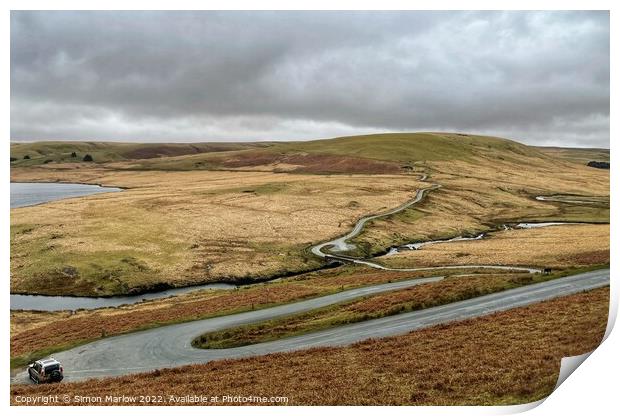 Mountain road in Wales between Elan Valley and Rhayader Print by Simon Marlow