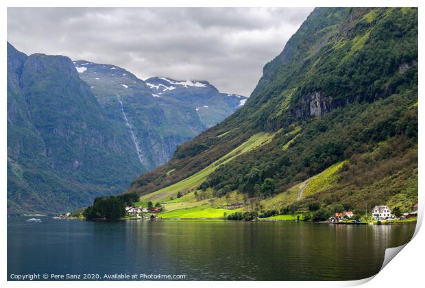 Small village at the banks of the Aurlandsfjord in Norway Print by Pere Sanz