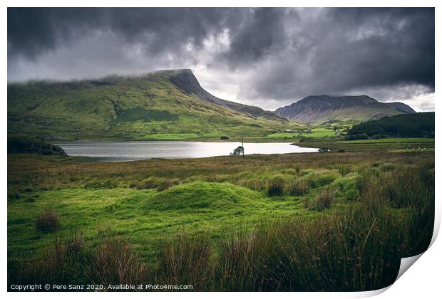 Dramatic Cloudy landscape in Snowdonia, Wales Print by Pere Sanz