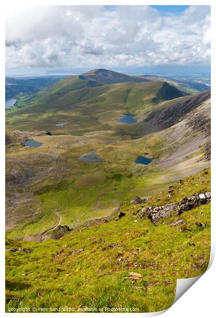 Mountain view from the Snowdon summit, Snowdonia, Wales Print by Pere Sanz