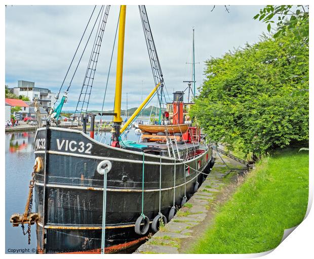 VIC32 Clyde Puffer in Crinan Canal Print by chris hyde