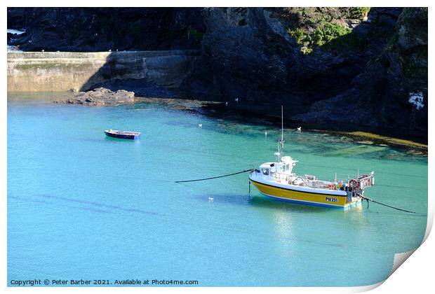 Fishing boats in Port Isaac Harbour Print by Peter Barber