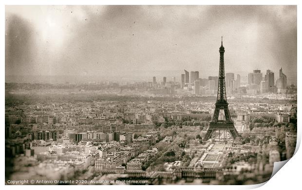 Tour Eiffel in Paris Print by Antonio Gravante