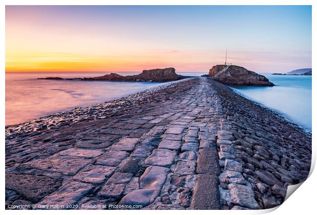 Dusk at the breakwater Print by Gary Holpin