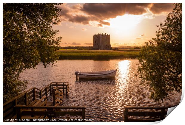 The evening sun behind Threave Castle at the boat  Print by SnapT Photography