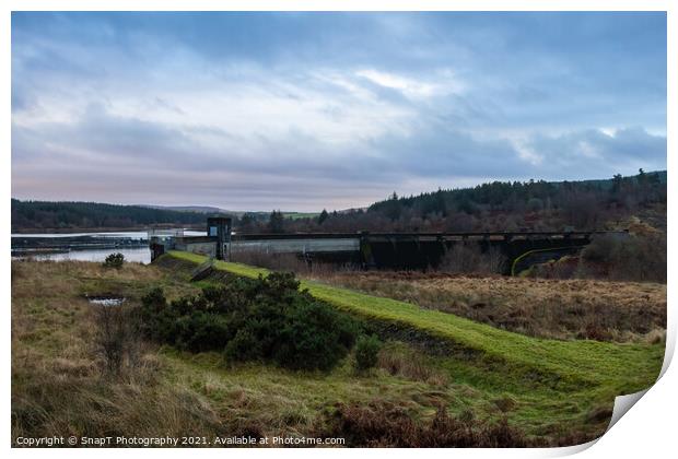Deugh Dam and Kendoon Loch at sunset in winter near Carsphairn, Scotland Print by SnapT Photography