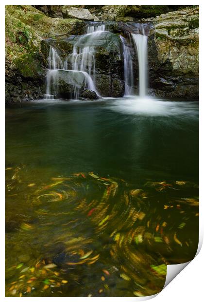 Waterfall cascades at Mt. Inunaki in Izumisano, Japan Print by Mirko Kuzmanovic