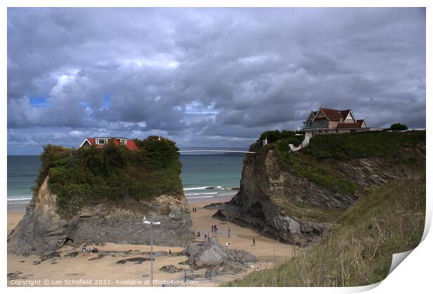 Newquay Beach cornwall  Print by Les Schofield