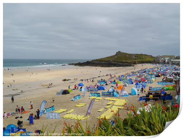 Busy St Ives beach   Print by Les Schofield