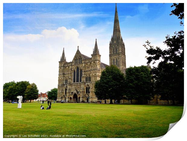 Salisbury Cathedral Print by Les Schofield