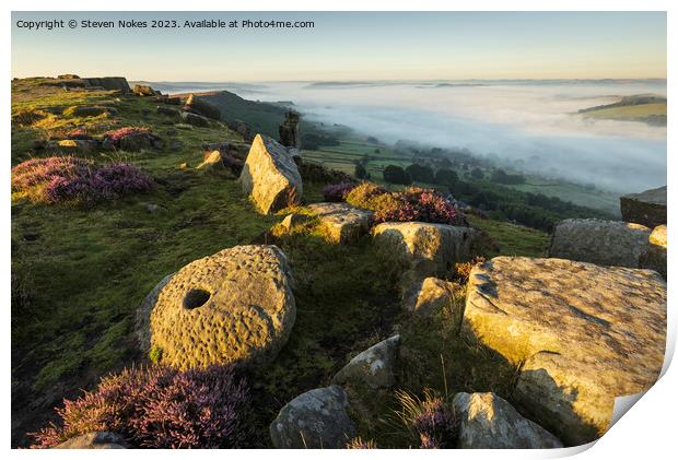 Misty mornings at Curbar Edge, Peak District, Derb Print by Steven Nokes