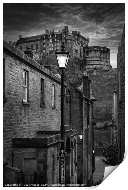 Edinburgh Vennel view of the castle Print by RJW Images