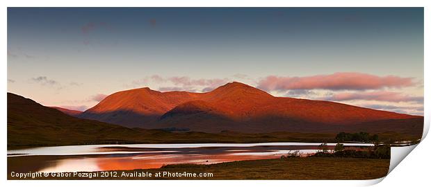 Sunrise at Lochan na h-Achlaise, Scotland Print by Gabor Pozsgai