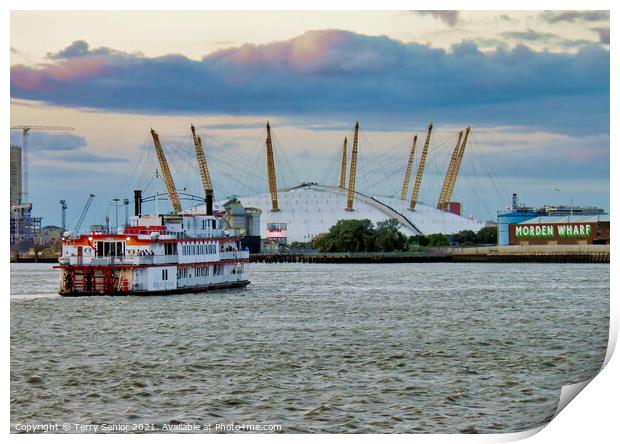 The Dixie Queen paddle boat approaches the O2 Buil Print by Terry Senior