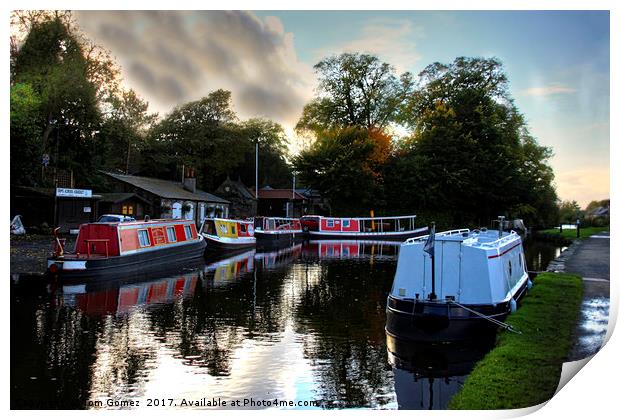 Linlithgow Canal Centre Print by Tom Gomez