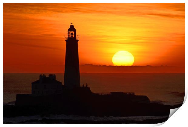       St Mary's Lighthouse, winter sunrise.        Print by Michael Oakes