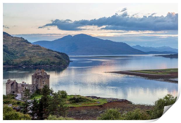 Eilean Donan Castle Print by Derek Beattie