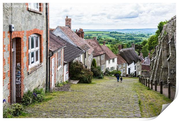Gold Hill, Shaftesbury, Dorset, UK Print by Pauline Tims