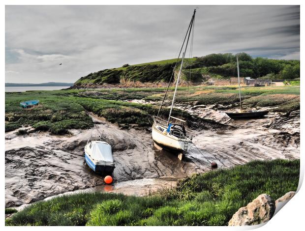 Boats sitting in Clevedon harbour mud at low tide Print by mark humpage