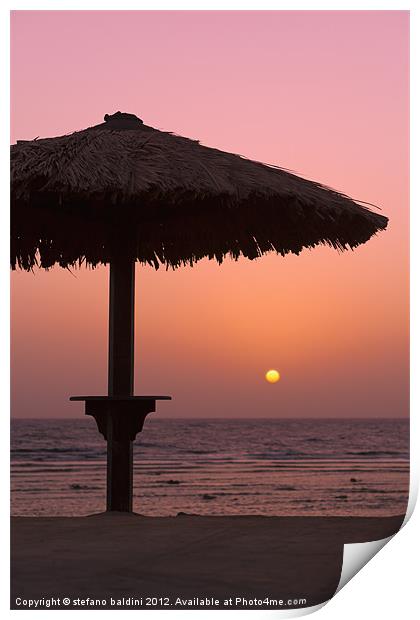 Sunrise with beach parasol, Dahab, Egypt Print by stefano baldini