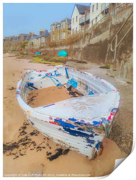 Old Dinghy On Fairlie Beach Print by Tylie Duff Photo Art