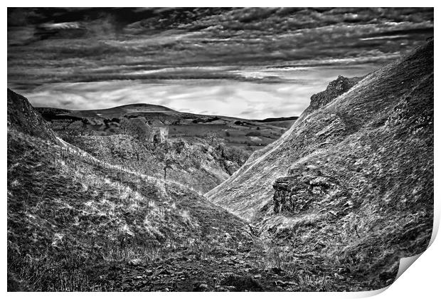 Peveril Castle from Cave Dale Print by Darren Galpin